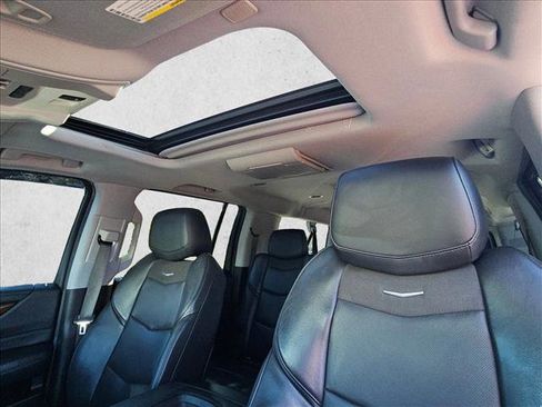 Used 2018 Cadillac Escalade ESV Luxury image 16