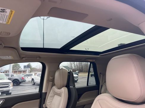Used 2022 Lincoln Navigator Reserve image 11