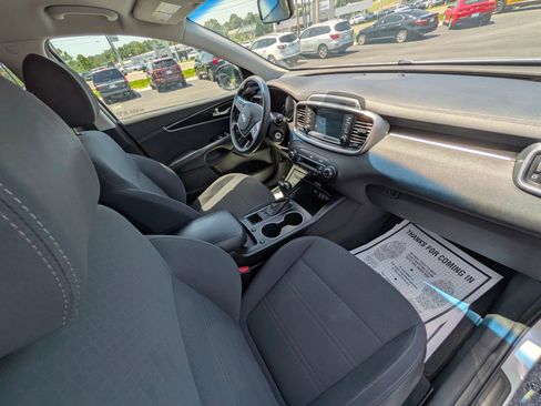 Used 2019 Kia Sorento AWD V6 image 36