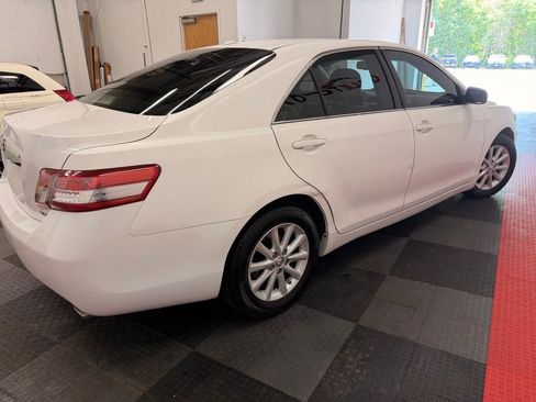 Used 2011 Toyota Camry XLE w/ SE/XLE Extra-Value Pkg FWD image 11