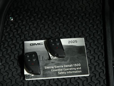 Used 2025 GMC Sierra 1500 AT4 w/ AT4 Premium Package AWD/4WD image 24