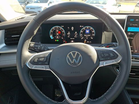 New 2026 Volkswagen Tiguan SE image 14