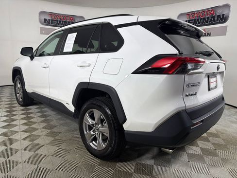Used 2022 Toyota RAV4 XLE AWD/4WD image 5