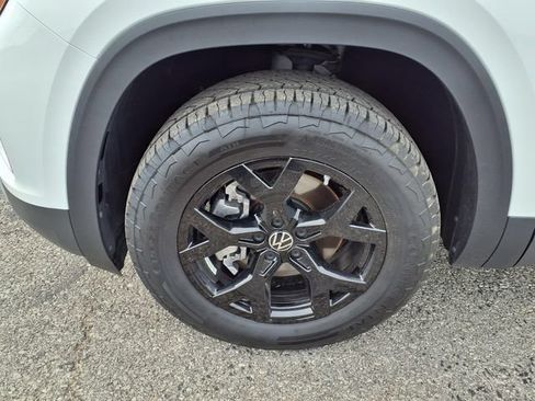 Used 2025 Volkswagen Atlas Peak Edition SE AWD/4WD image 43