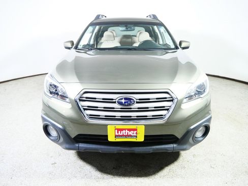 Used 2017 Subaru Outback 2.5i Premium image 2