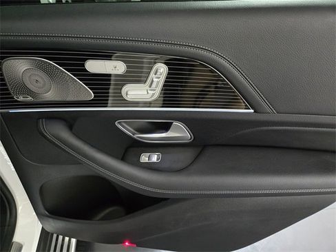 Used 2024 Mercedes-Benz GLS 580 GLS 580 image 23