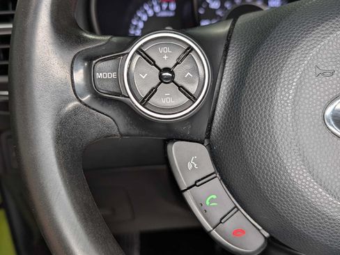 Used 2017 Kia Soul + FWD image 31