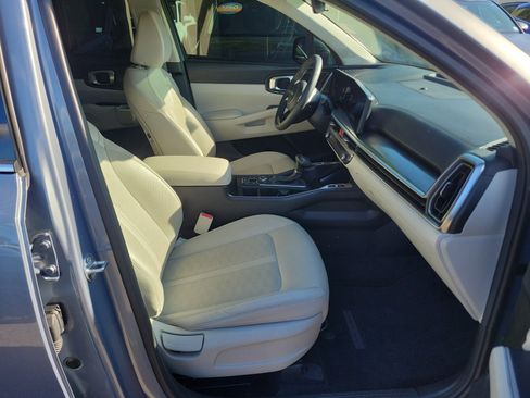 Certified 2025 Kia Sorento S w/ Panoramic Sunroof Package FWD image 7