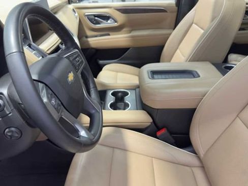 Used 2023 Chevrolet Suburban Premier image 23