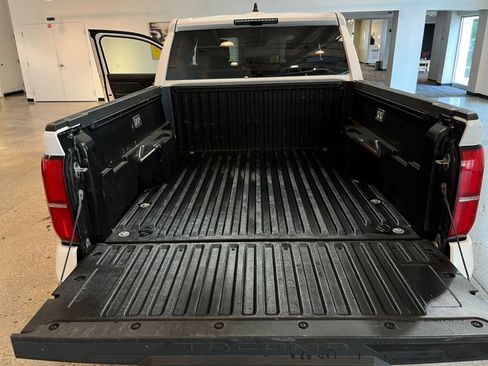 Used 2025 Toyota Tacoma TRD Off-Road AWD/4WD image 30