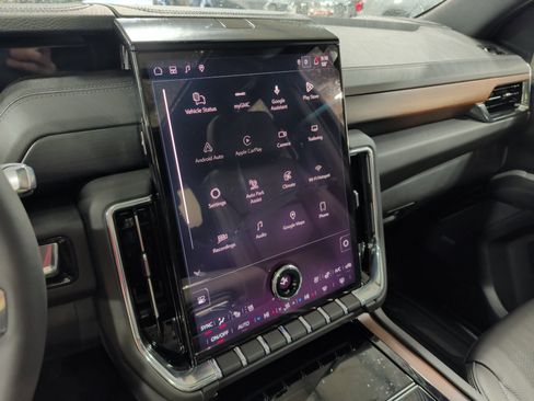 Used 2026 GMC Yukon Denali w/ Sun & Power Step Package image 12