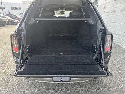 Used 2025 Rolls-Royce Cullinan AWD/4WD image 28