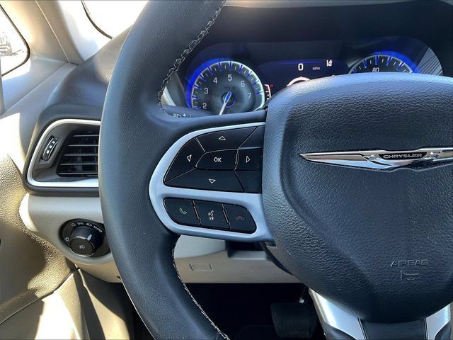 Used 2024 Chrysler Pacifica Touring-L FWD image 12
