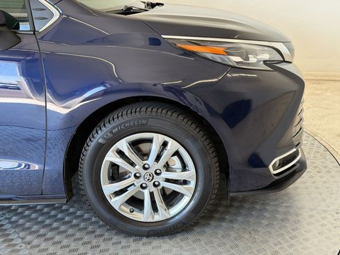 Used 2024 Toyota Sienna Platinum AWD/4WD image 12