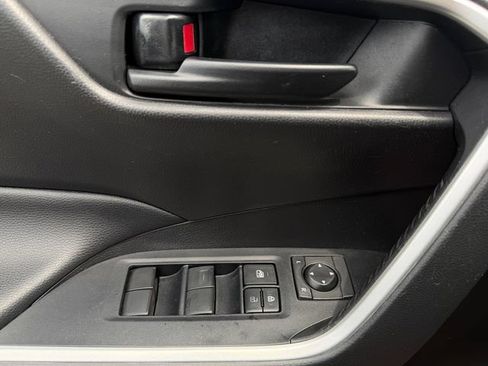 Used 2020 Toyota RAV4 LE FWD image 21