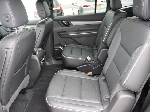 Certified 2025 Buick Enclave Sport Touring image 17