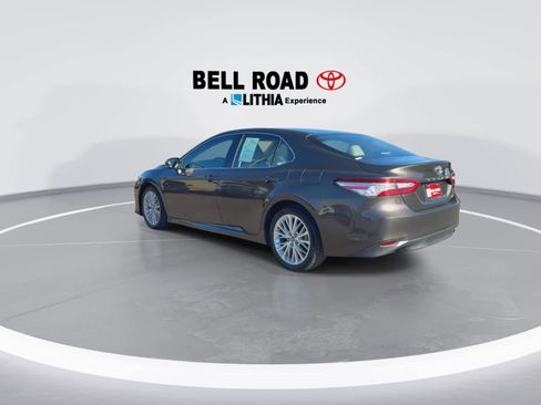 Used 2018 Toyota Camry XLE image 6