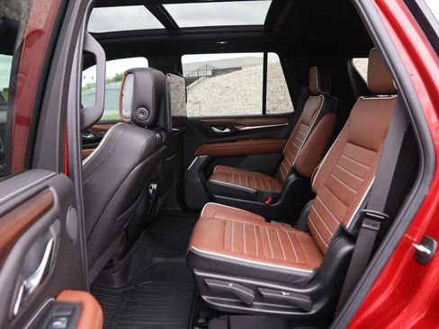 Used 2024 GMC Yukon Denali Ultimate AWD/4WD image 11