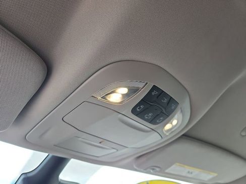 Used 2024 Chrysler Pacifica Touring-L image 27