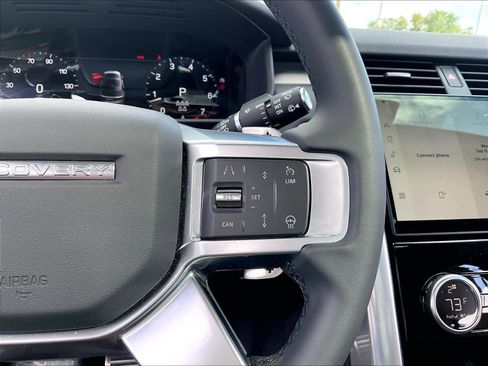 Used 2025 Land Rover Discovery Dynamic SE AWD/4WD image 19