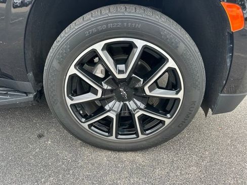 Used 2022 Chevrolet Suburban RST w/ Luxury Package image 28