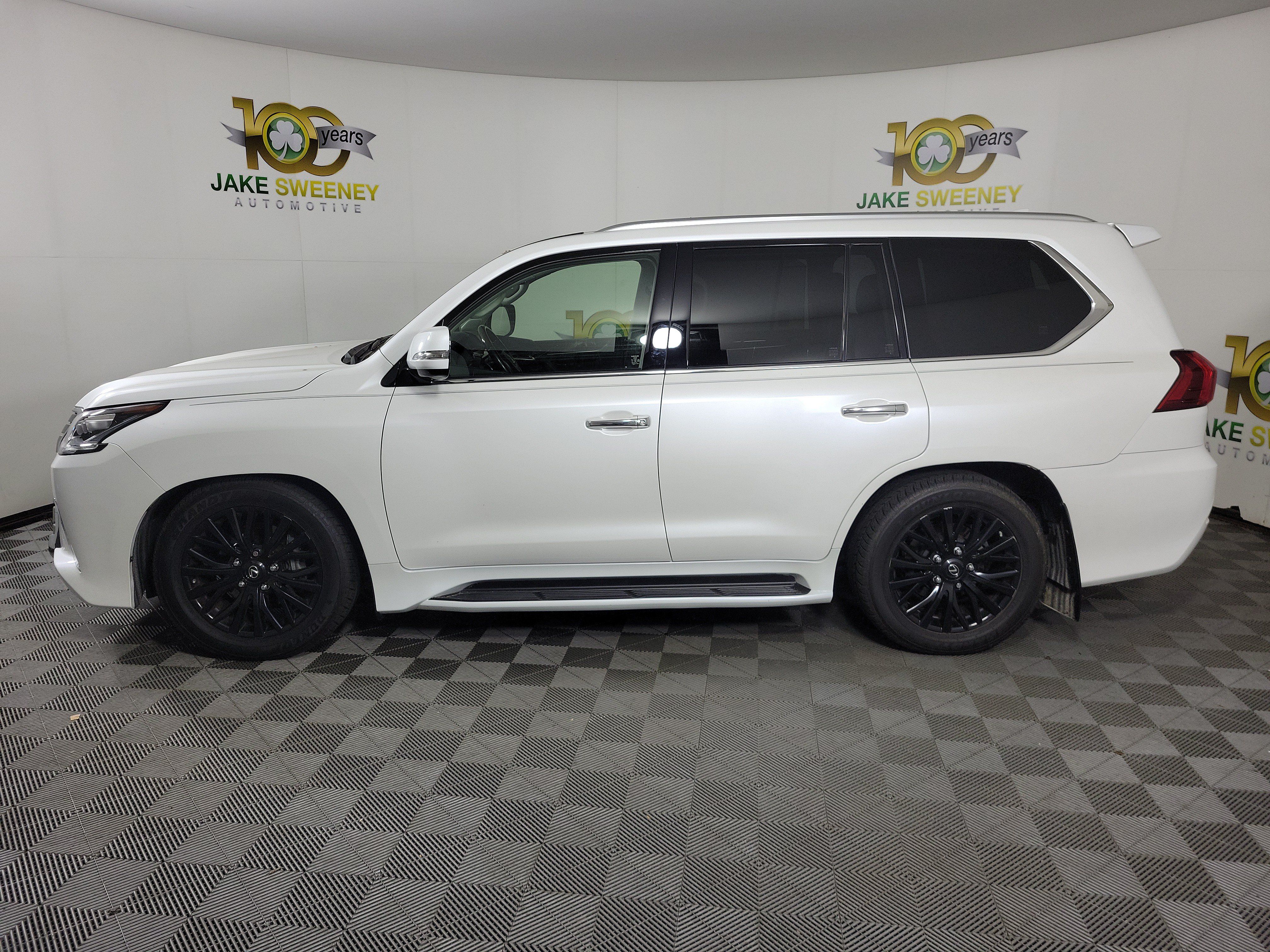 Used 2017 Lexus LX 570 4WD w/ Luxury Package image 2