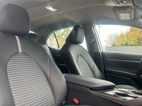 Used 2024 Toyota Camry SE image 15