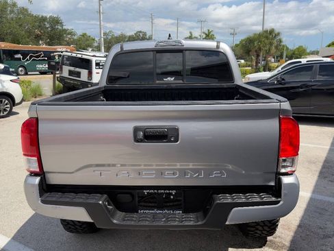 Used 2017 Toyota Tacoma SR w/ SR Convenience Package RWD image 6