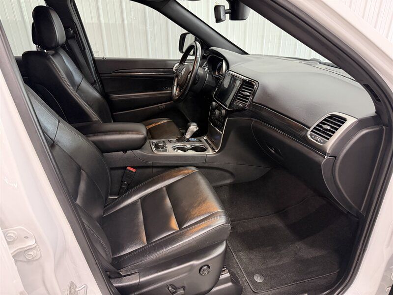 Used 2022 Jeep Grand Cherokee Limited w/ Trailer Tow Group IV AWD/4WD image 17