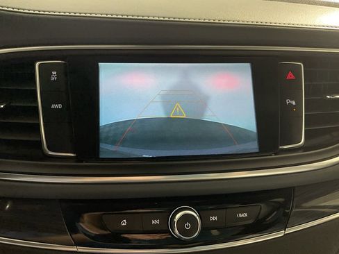 Used 2019 Buick Enclave Essence image 3