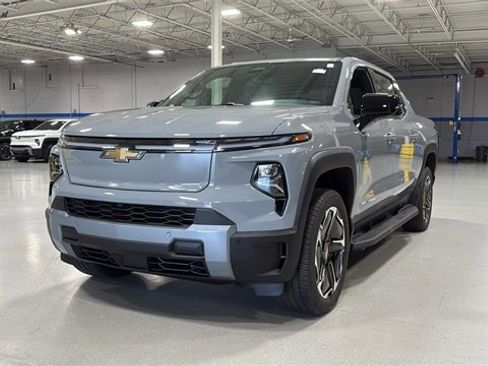 New 2026 Chevrolet Silverado EV LT image 17