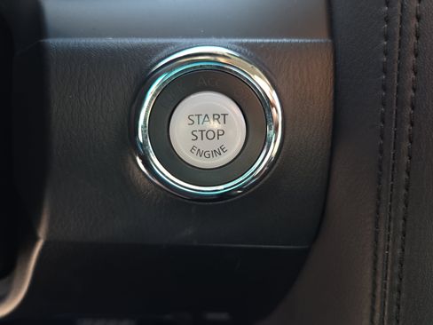 Used 2024 Nissan Armada SL w/ Captain's Chairs Package RWD image 35