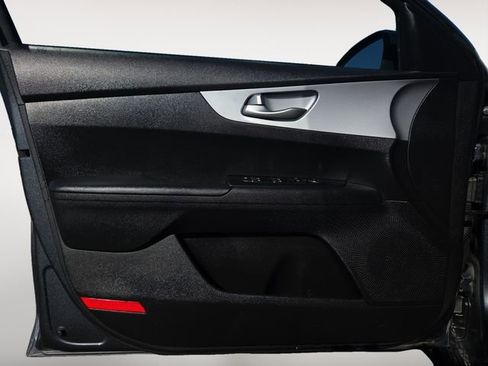 Used 2023 Kia Forte LXS image 16