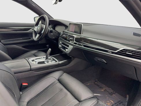 Used 2020 BMW 740i xDrive w/ M Sport Package AWD/4WD image 41