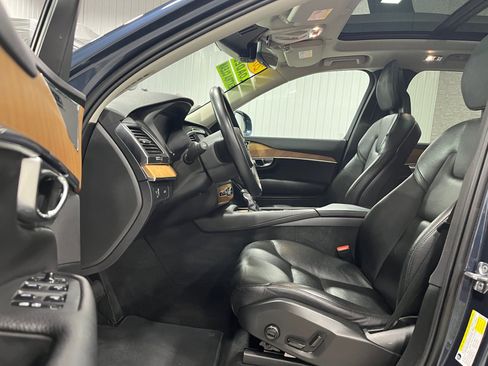 Used 2022 Volvo XC90 T6 Momentum w/ Climate Package image 14