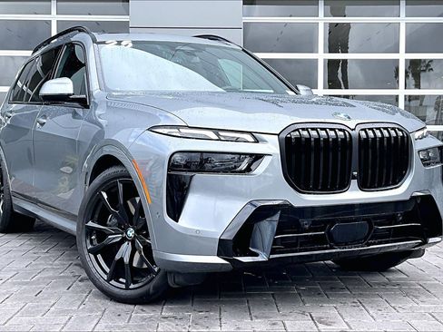 Used 2025 BMW X7 xDrive40i w/ M Sport Package image 3
