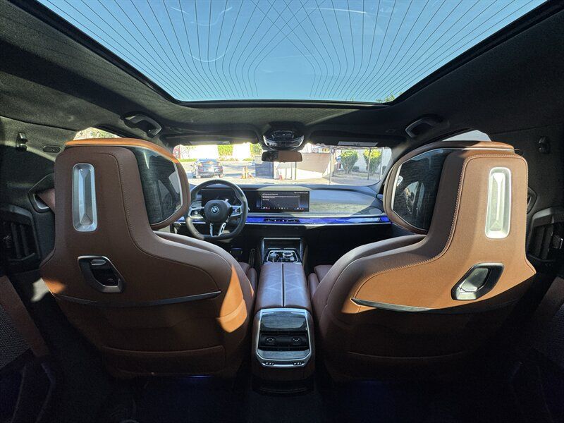 Used 2025 BMW i7 eDrive50 w/ M Sport Package RWD image 39