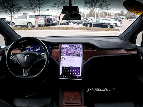 Used 2020 Tesla Model X Long Range image 28