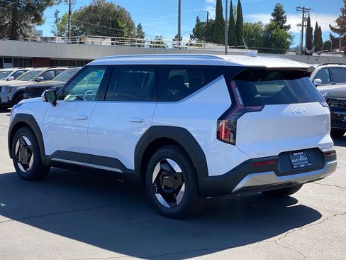 New 2026 Kia EV9 Wind image 6