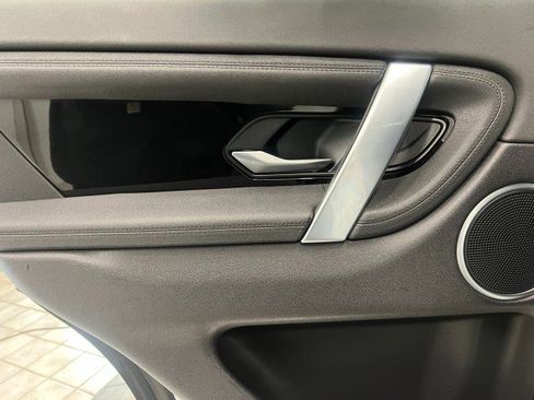 Used 2020 Land Rover Discovery Sport SE image 37