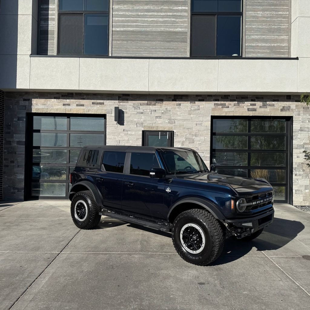 Used 2021 Ford Bronco Outer Banks w/ Sasquatch Package AWD/4WD image 1