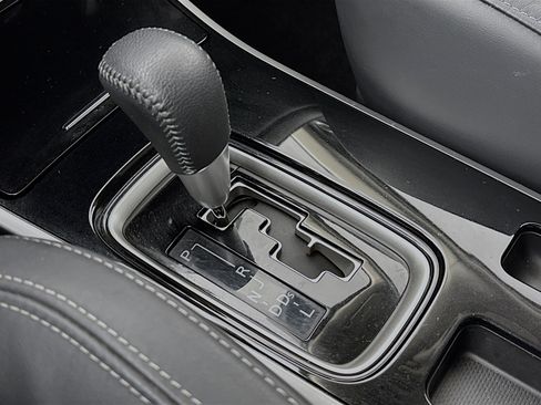 Used 2019 Mitsubishi Outlander SEL image 16