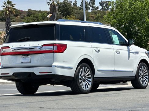Certified 2021 Lincoln Navigator L Reserve AWD/4WD image 3