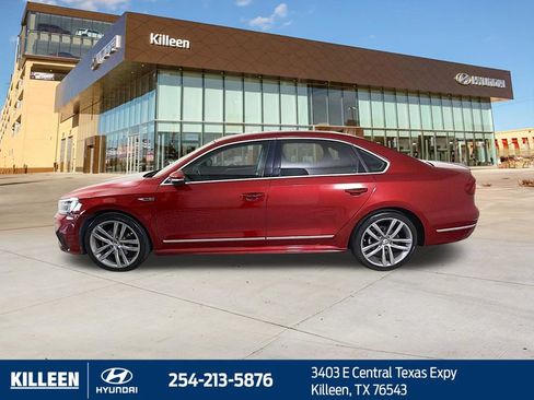 Used 2017 Volkswagen Passat 1.8T R-Line w/ R-Line Lighting Package FWD image 4