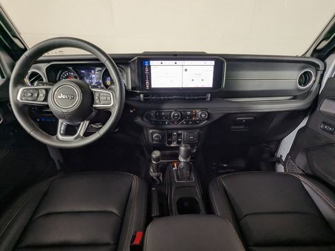 Used 2024 Jeep Wrangler Unlimited Sahara w/ Technology Group AWD/4WD image 14