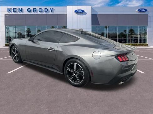 Used 2025 Ford Mustang Coupe RWD image 4