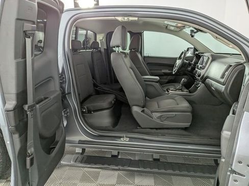 Used 2020 GMC Canyon SLE w/ Driver Alert Package image 31