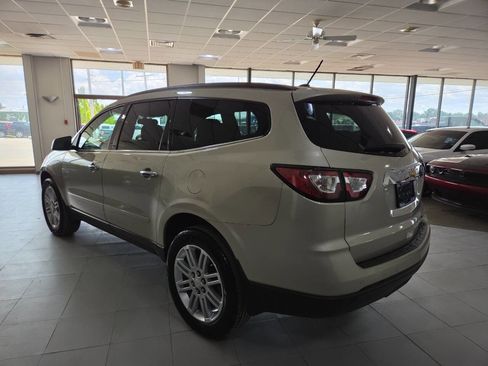 Used 2015 Chevrolet Traverse LT w/ Style and Technology Package FWD image 5