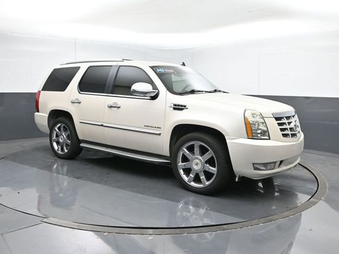 Used 2013 Cadillac Escalade Luxury image 7