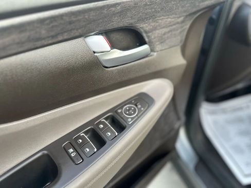 Used 2019 Hyundai Santa Fe SE AWD/4WD image 12